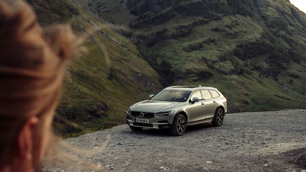 Volvo V90  