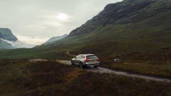 Volvo V90  