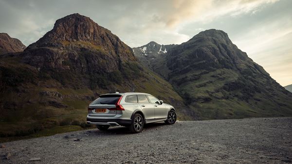 Volvo V90  