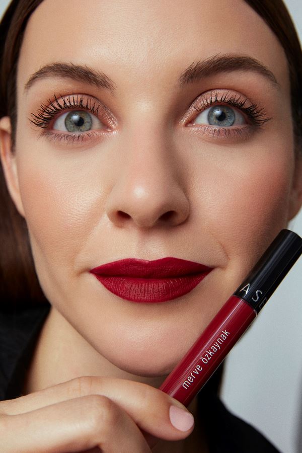 Sephora x Merve Özkaynak Collection  