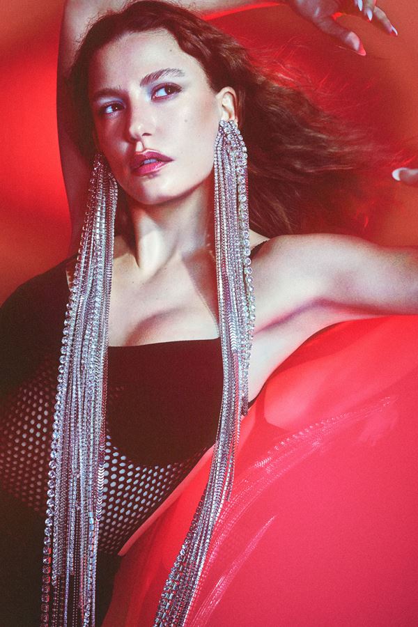 Sober Issue 05 x Serenay Sarıkaya The Performer 